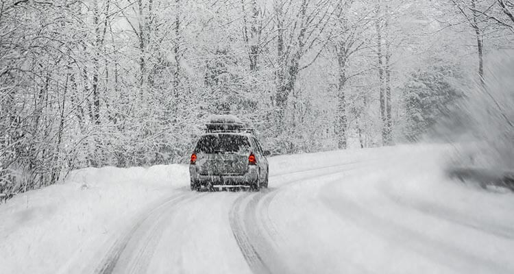 چەند ڕێنماییەک بۆ شۆفێران لەکاتی بەفرباریندا