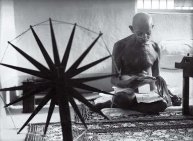 گاندی و خلۆکەکە (١٠٠ وێنەکەی مێژوو)