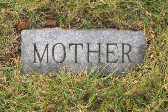 چۆن لەگەڵ مردنی دایک ڕابێم؟